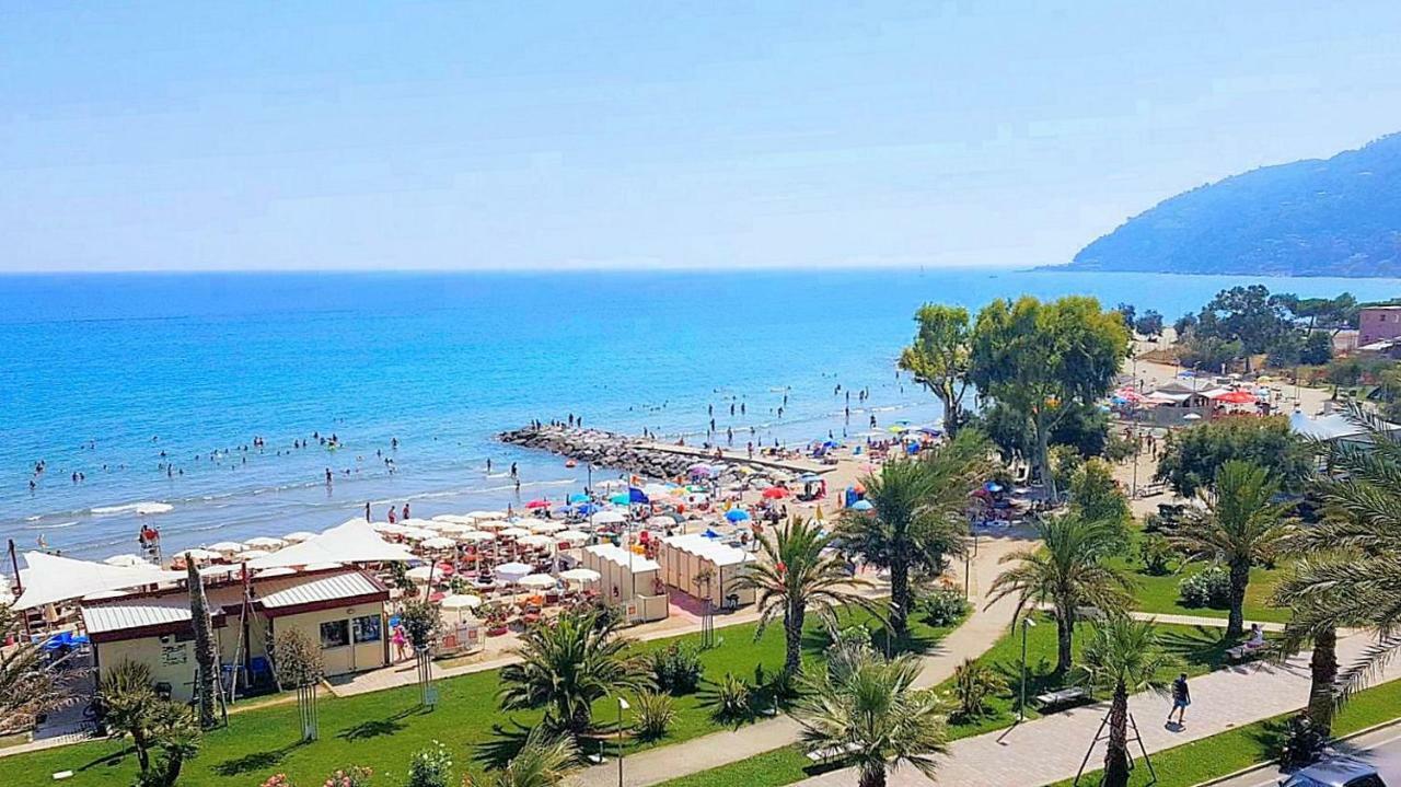 Appartamento Frontemare Marina dʼMarina dʼAndora Extérieur photo